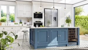 Modern Peninsula Kitchen with Dual-Tone Finish